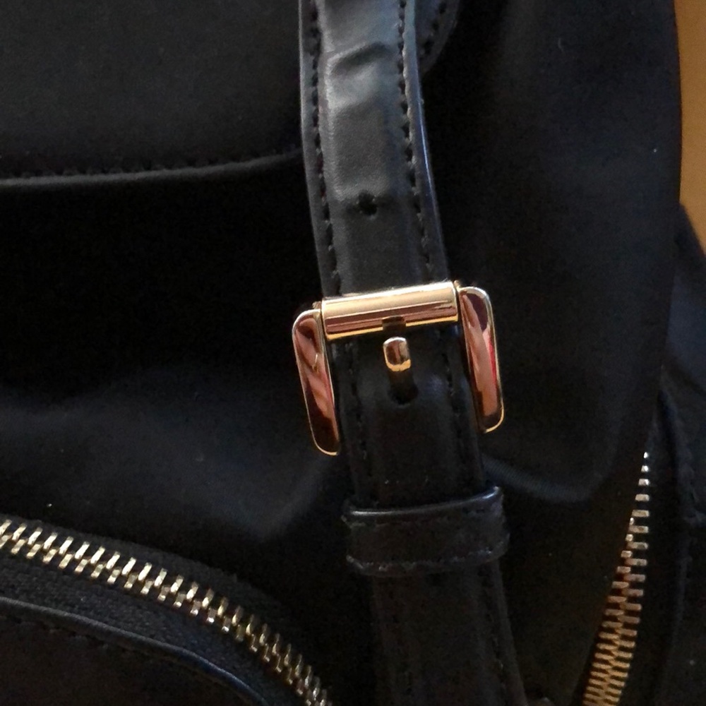 COPY - Michael Kors Beacon diaper bag black/gold details - Picture 9 of 16